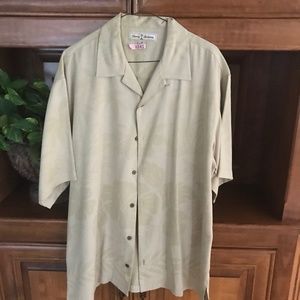 TOMMY BAHAMA MENS SILK SHIRT SIZE MEDIUM (fits larger)